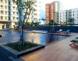 Comfort And Elegant 1Br Green Bay Condominium Apartment Dış Mekan