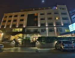 Comfort Inn Lucknow Dış Mekan