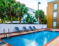 Comfort Inn & Suites Ft. Lauderdale Executive Airp Havuz
