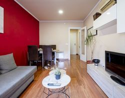 Comfortable 3BR Apartment Close to Placa Espana and Sants Station Oda Düzeni
