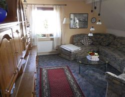 Comfortable Apartment in Langewiese With Private Garden Oda Düzeni
