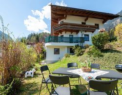 Comfortable Apartment in Mayrhofen With Garden Dış Mekan
