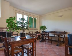 Comfortable Mansion in Siena With Swimming Pool Yerinde Yemek
