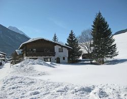 Comfortable Apartment Near Arlberg Ski Area in Tyrol Dış Mekan