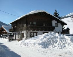 Comfortable Apartment Near Arlberg Ski Area in Tyrol Dış Mekan