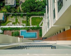 Comfy 1BR with City View at Permata Hijau Suites Apartment Dış Mekan