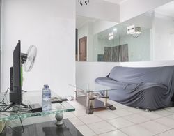 Comfy 2Br At Gajah Mada Mediterania Apartment Oda Düzeni