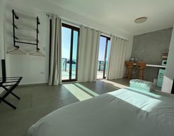 Corcega Beachfront Suites Oda