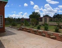 Cosy 2-bed House in Maseru for Perfect Calm and re Dış Mekan