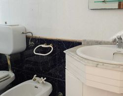 Cosy and Traditional Portuguese Apartment Banyo Tipleri
