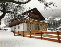 Cosy Chalet in Carinthia With Sauna and Covered Terrace Dış Mekan