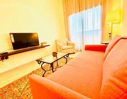 Cosy & Cute 2bedroom Dubai Tasaheel Oda Manzaraları