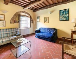 Cosy Holiday Home in Tuscany With Shared Swimming Pool Oda Düzeni