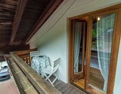Cosy Little Holiday Home in Chiemgau - Balcony, Sauna and Swimming Pool Oda Düzeni