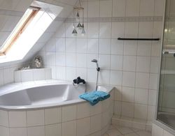 Cosy Apartment Ostsee in Zierow With Terrace Banyo Tipleri
