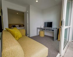 Cosy Renovated 1 Bedroom Apartment in CBD Hotel Oda Düzeni