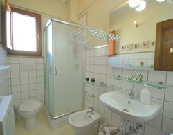 Cosy Apartment With Swimming Pool and Garden Close to Volterra and S Gimignano Banyo Tipleri
