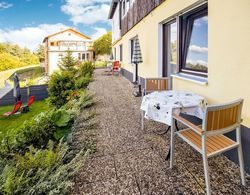 Cosy Apartment With Terrace and Garden Access in a Quiet Wooded Area Oda Düzeni