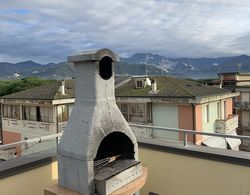 Cosy Apartment With Terrace View in Sarzana, Italy Oda Düzeni