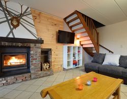 Cottage in a Well-equipped and Comfortable Farmhouse Oda Düzeni