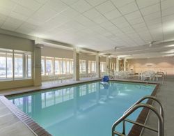 Country Inn & Suites by Radisson, Bloomington at M Genel