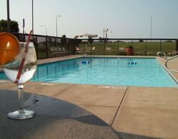 Country Inn & Suites by Radisson Lincoln Airport Genel
