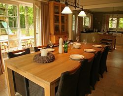 Countryside Chalet in Bomal sur Ourthe With Sauna, Balcony Yerinde Yemek