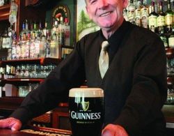 County Clare Irish Hotel & Pub Genel