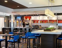 Courtyard Kansas City Airport Bar