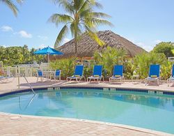 Courtyard Key Largo Havuz