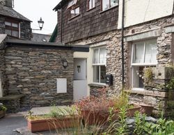Cozy 1BR Apartment Central Ambleside With Parking Oda