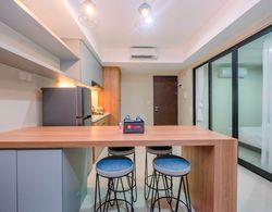 Cozy 2BR Apartment Nine Residence with City View Oda Düzeni