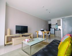 Cozy 2BR Apartment with Sofa Bed at Tamansari Semanggi İç Mekan