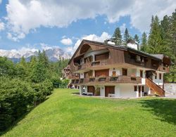 Cozy 3 Bedroom Flat in Cortina - With car Park Oda