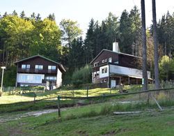 Cozy Chalet in Dolní Brusnice With Shared Swimming Pool Dış Mekan