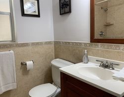 Cozy Coconut Grove Studio Banyo Tipleri