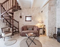 Cozy Cottage in Alberobello With Private Garden Oda Düzeni