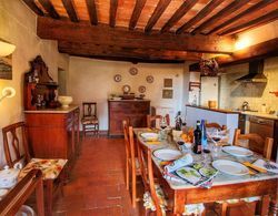 Cozy Farmhouse with Swimming Pool in Le Tolfe near Florence Yerinde Yemek