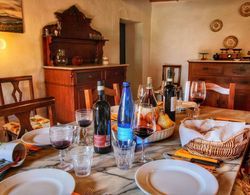Cozy Farmhouse with Swimming Pool in Le Tolfe near Florence Yerinde Yemek