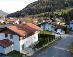 Cozy Holiday Home in Königsleiten near Ski Bus Stop Dış Mekan