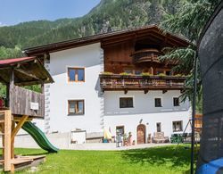 Cozy Holiday Home in Tyrol near Ski Area Dış Mekan