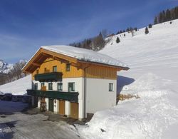 Cozy Holiday Home on Slopes in Maria Alm Dış Mekan