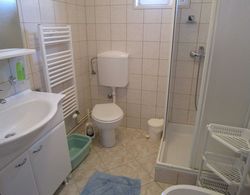 Cozy House Apartment With Balcony and Barbecue for Use, Close to Sea and Town Banyo Tipleri