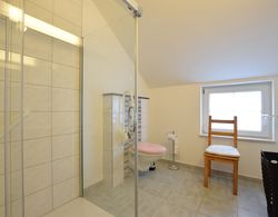 Cozy Apartment in Paliseul With Garden Banyo Tipleri