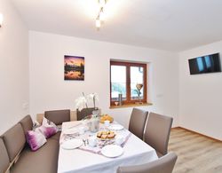 Cozy Apartment in Salzburg With Mountain View Oda Düzeni