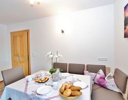 Cozy Apartment in Salzburg With Mountain View Yerinde Yemek