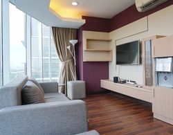 Cozy Living 1BR Tamansari The Hive Apartment Oda Düzeni