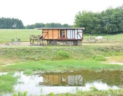 Cozy Mobile Home in Vresse-sur-semois With Terrace Dış Mekan