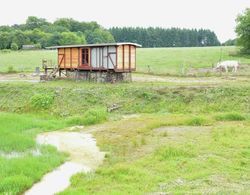 Cozy Mobile Home in Vresse-sur-semois With Terrace Dış Mekan