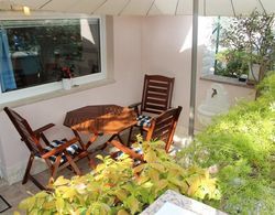 Cozy Apartment near Center Of Portoroz with Lush Garden Oda Düzeni